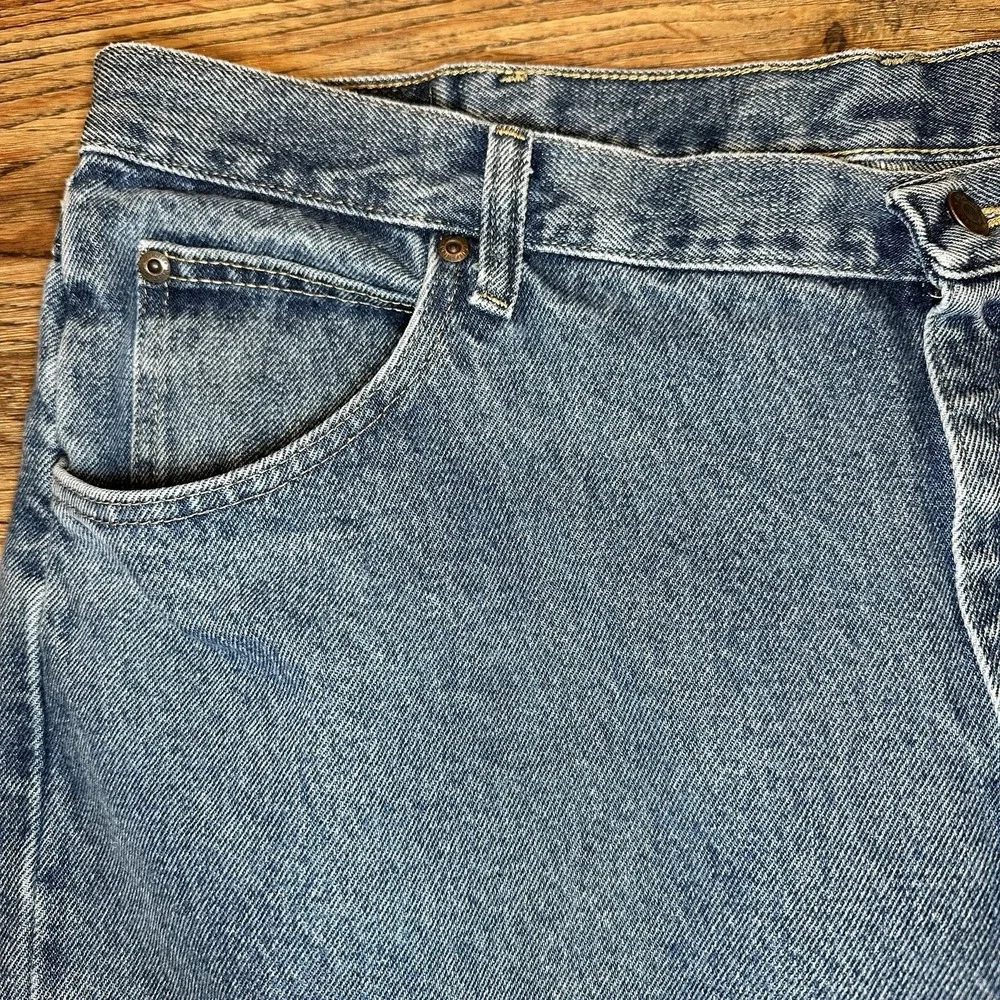 Wrangler Mens Jeans Tag 40x30 Actual 42x30 Relaxed Fit 100% Cotton Blue